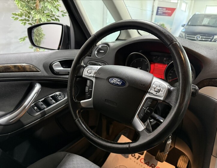Ford Galaxy 17