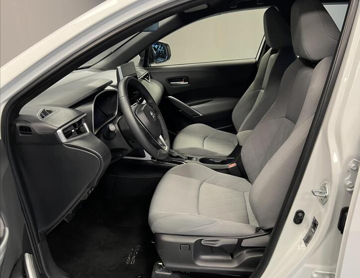 Toyota Corolla Cross 8