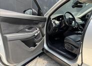 Jaguar E-Pace 10