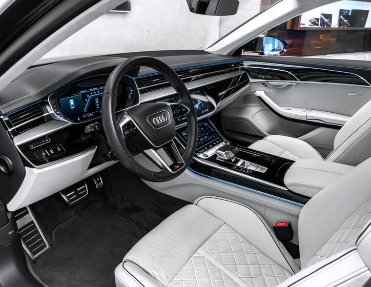 Audi A8 12