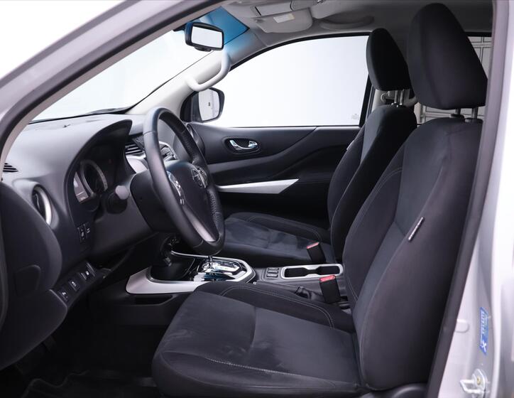 Nissan Navara 12