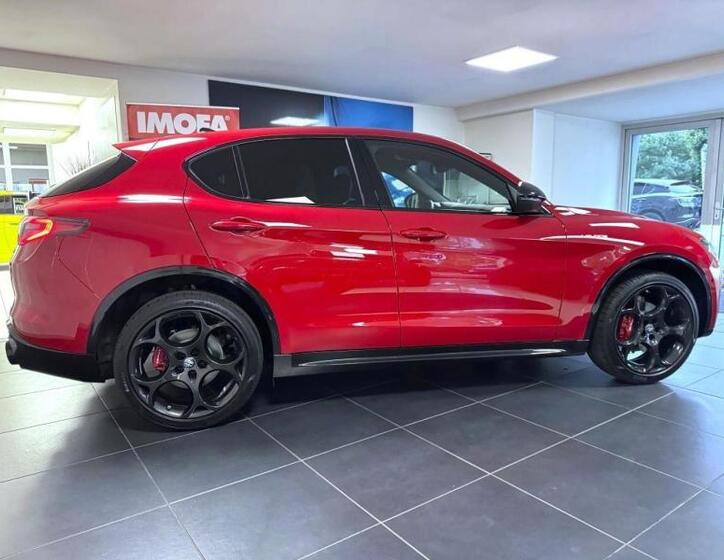 Alfa Romeo Stelvio 4