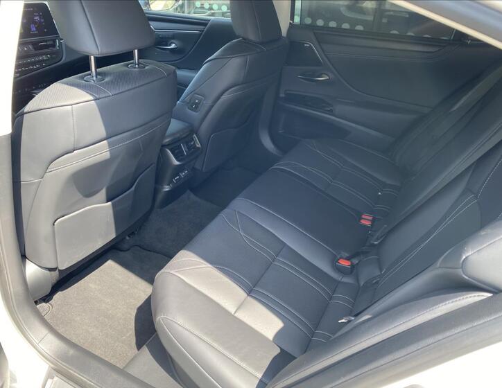 Lexus ES 300h 11