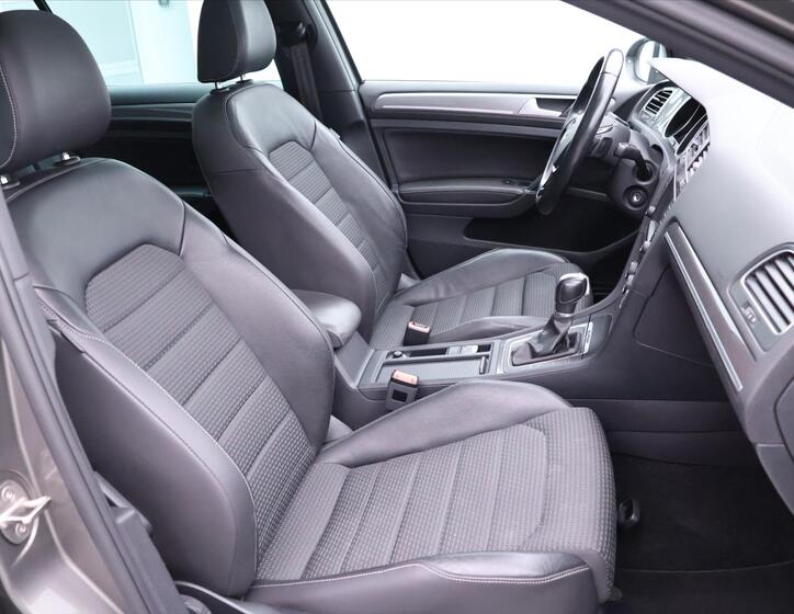 Volkswagen Golf 11