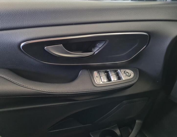 Mercedes-Benz Třídy V 12