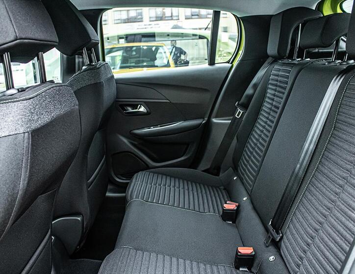 Peugeot 208 13