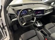 Audi Q4 6