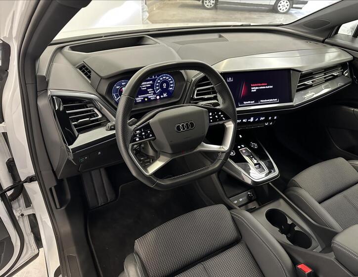 Audi Q4 6