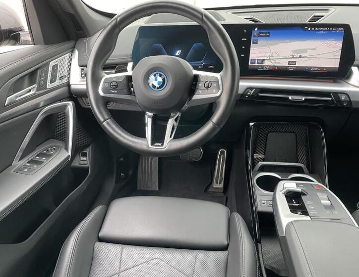 BMW iX1 8