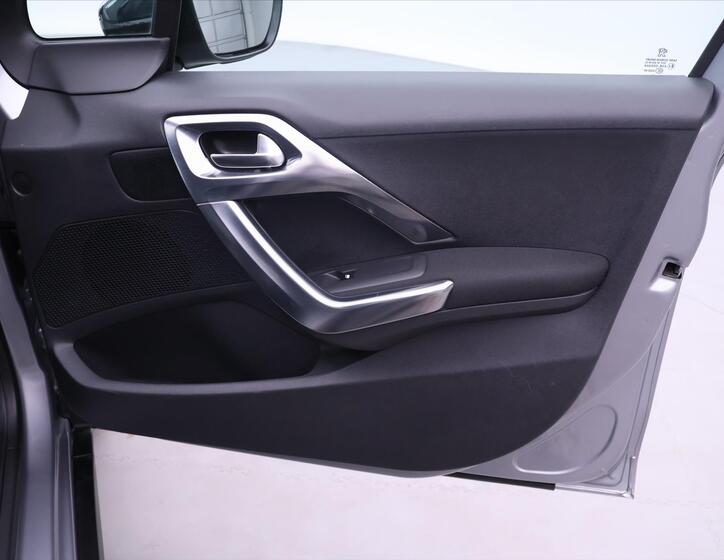 Peugeot 2008 13