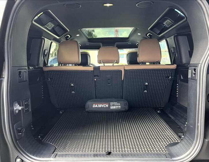 Land Rover Defender 7