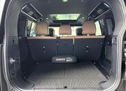 Land Rover Defender 7