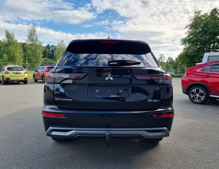 Mitsubishi Outlander 4