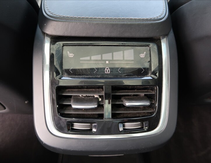 Volvo XC90 16