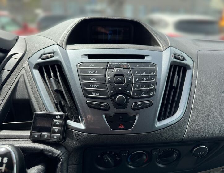 Ford Tourneo Custom 9