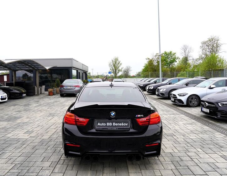 BMW M4 5