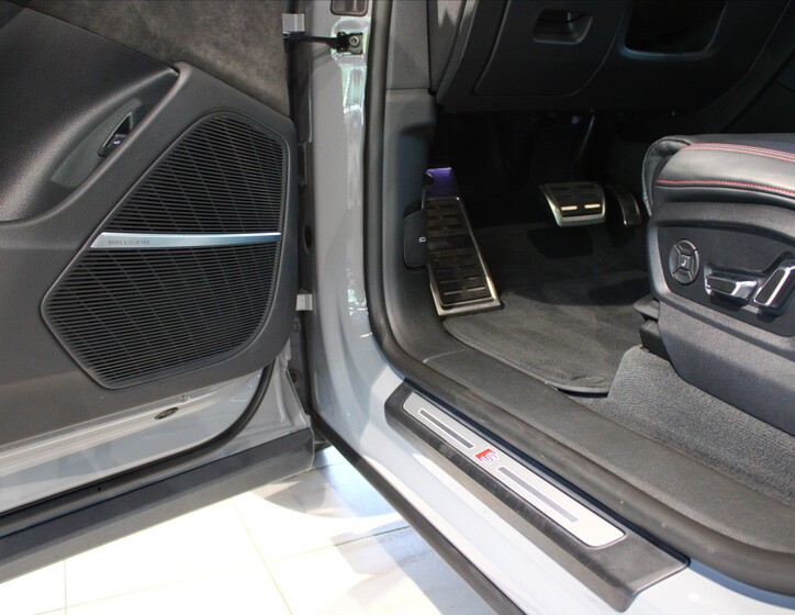 Audi SQ8 11