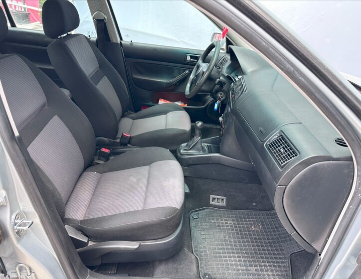 Volkswagen Golf 12