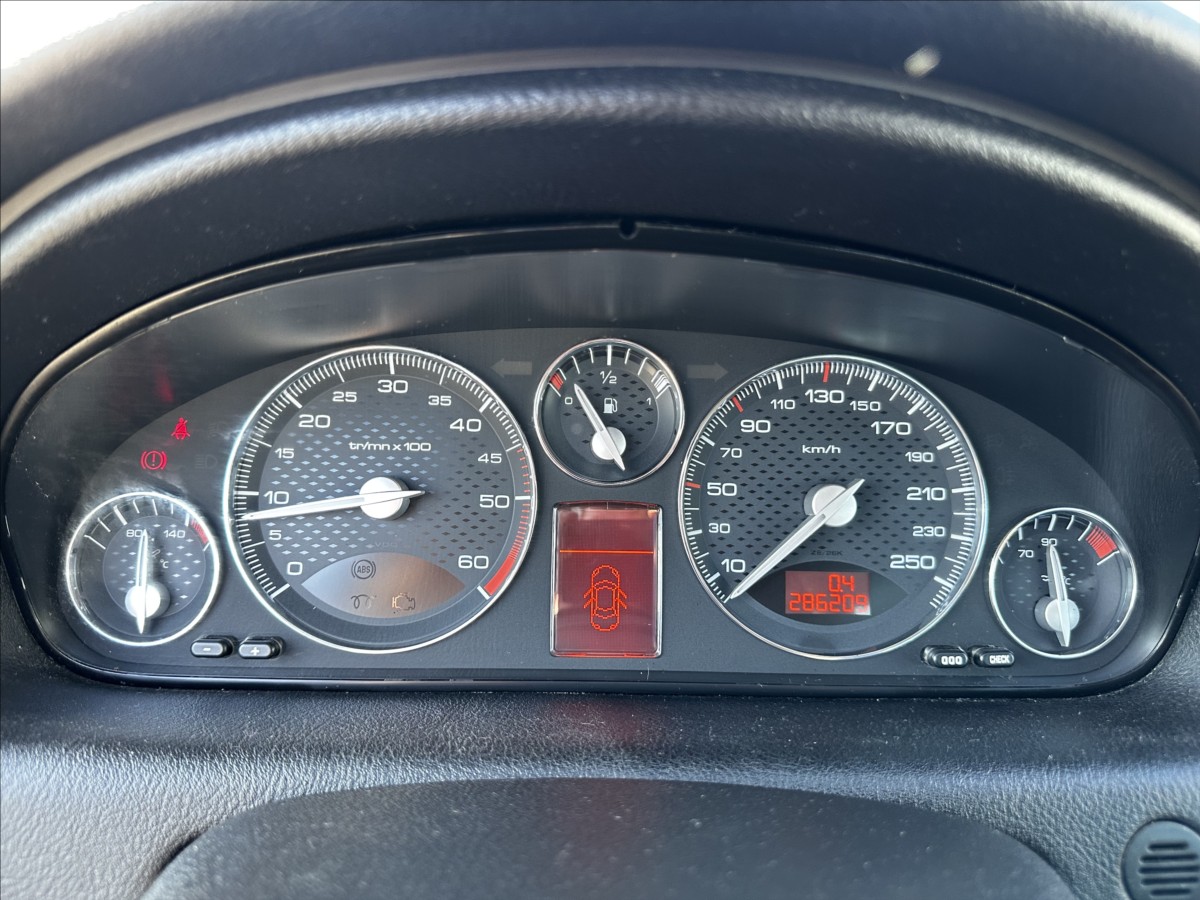 Peugeot 607