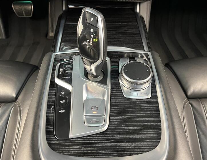 BMW Řada 7 29