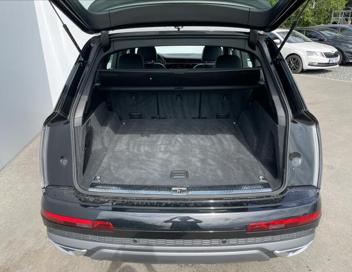Audi Q7 24