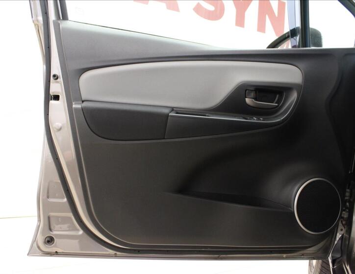 Toyota Yaris 9