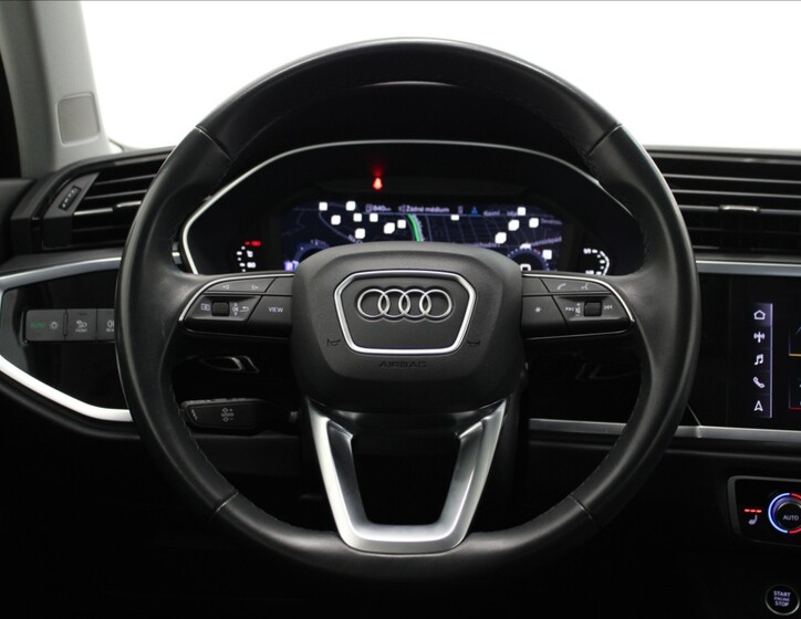 Audi Q3 9