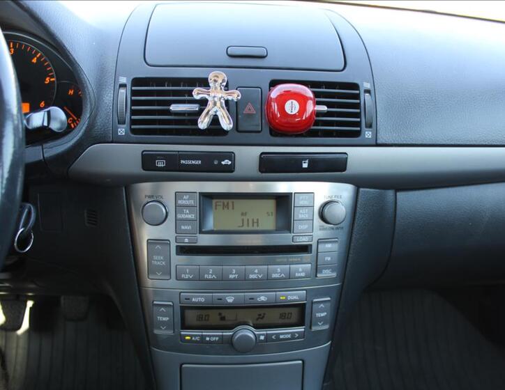 Toyota Avensis 18