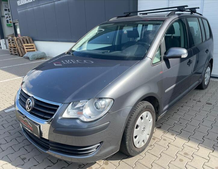 Volkswagen Touran 1