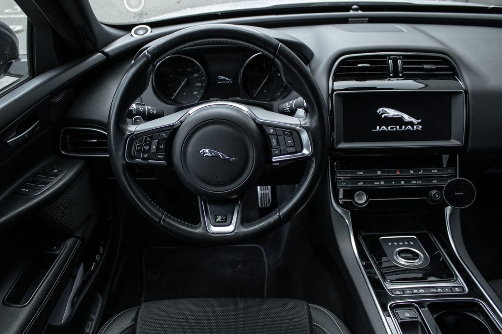 Jaguar XE
