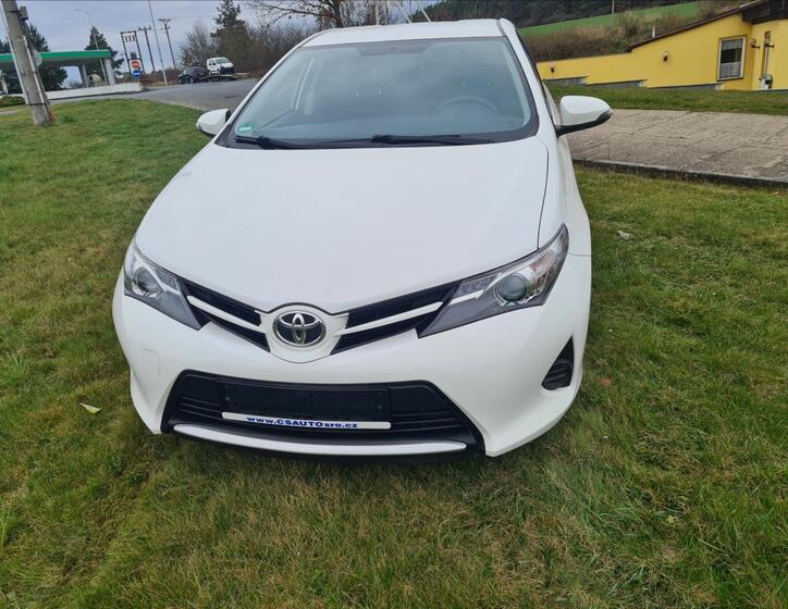 Toyota Auris 1