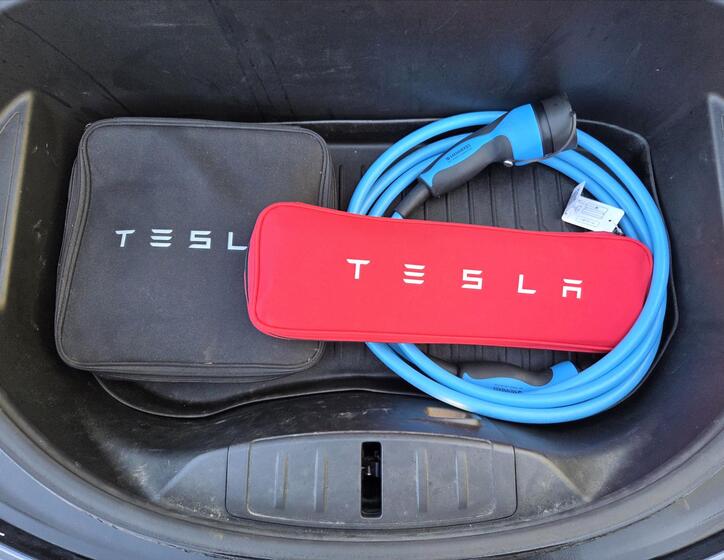 Tesla Model 3 11
