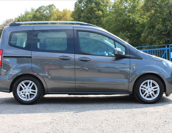 Ford Tourneo Courier 4