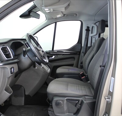 Ford Tourneo Custom 6