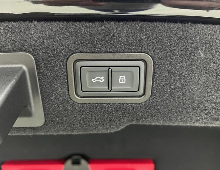 Audi S8 31