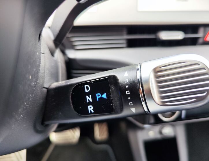 Hyundai IONIQ 32