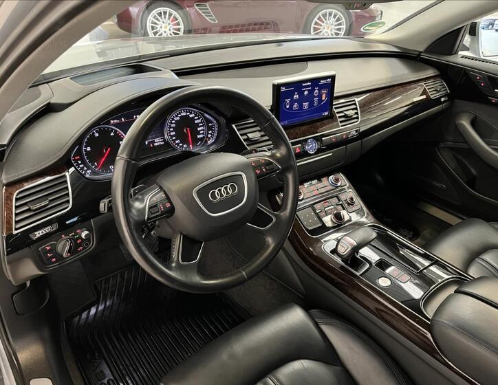 Audi A8 6