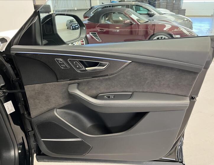 Audi SQ8 26