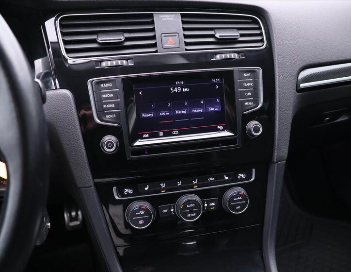 Volkswagen Golf 24