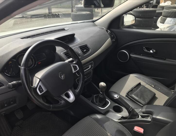 Renault Fluence 10