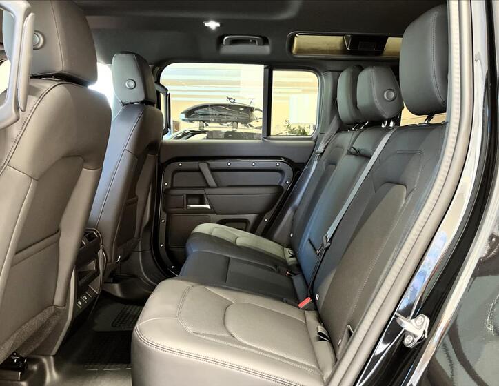 Land Rover Defender 20