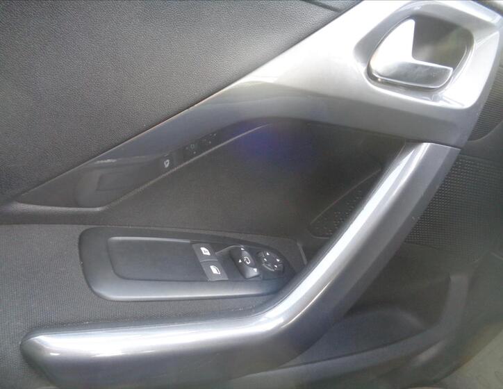 Peugeot 2008 13