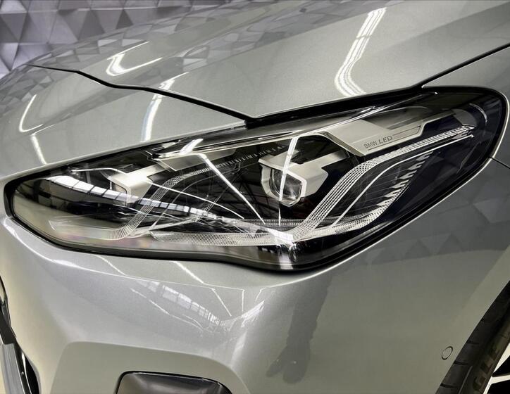 BMW Řada 2 8