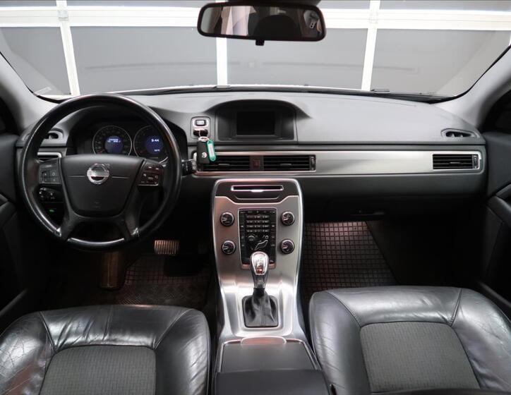 Volvo V70 12