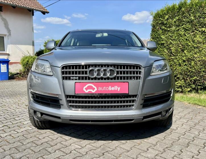 Audi Q7 8