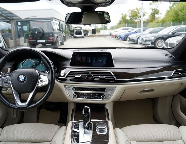 BMW Řada 7 23