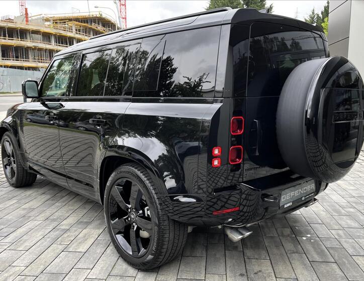 Land Rover Defender 4