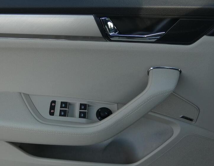 Škoda Superb 9
