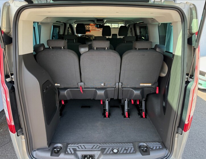 Ford Tourneo Custom 25
