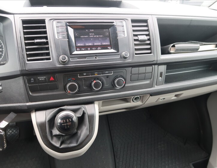 Volkswagen Transporter 12